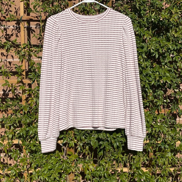 So Puffed Sleeved Shirt💕 - Picture 1 of 3